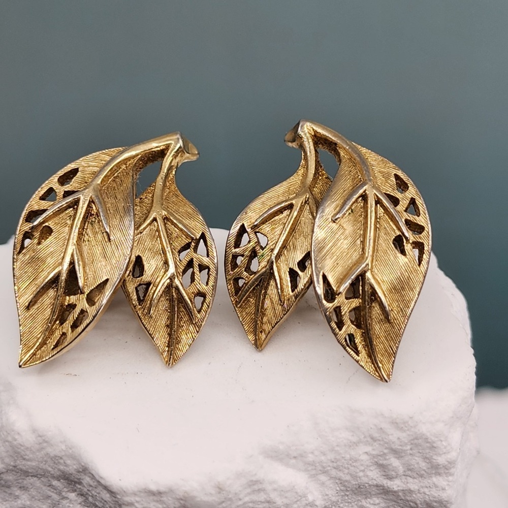 Trifari Gold Tone Leaf Clip On Earrings Textured Openwork Vintage Statement